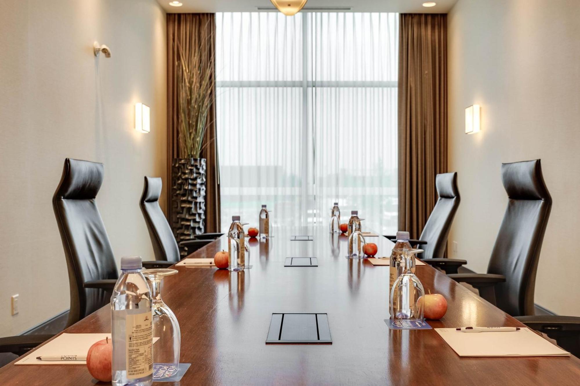 Four Points By Sheraton Kelowna Airport Buitenkant foto