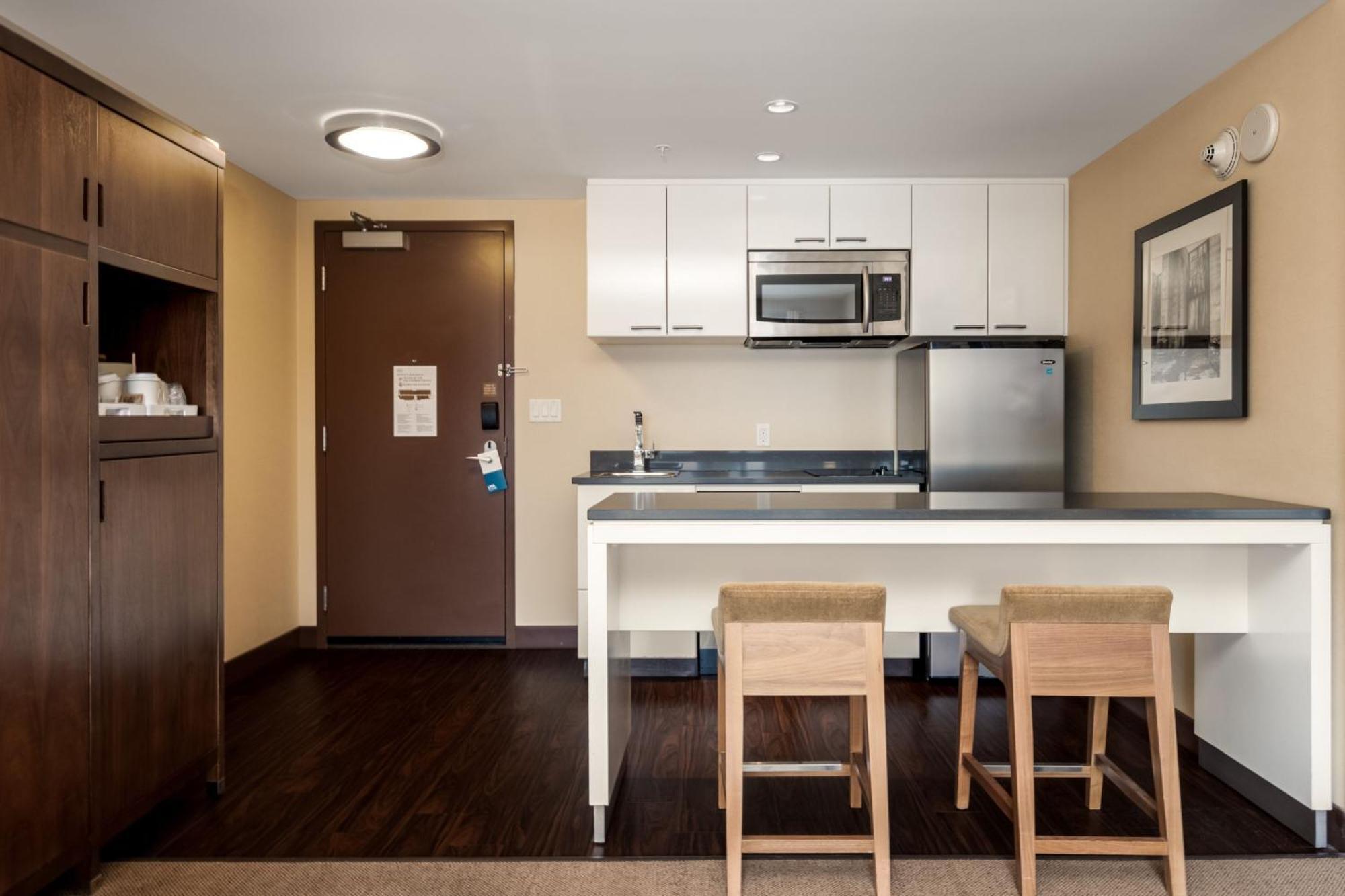 Four Points By Sheraton Kelowna Airport Buitenkant foto