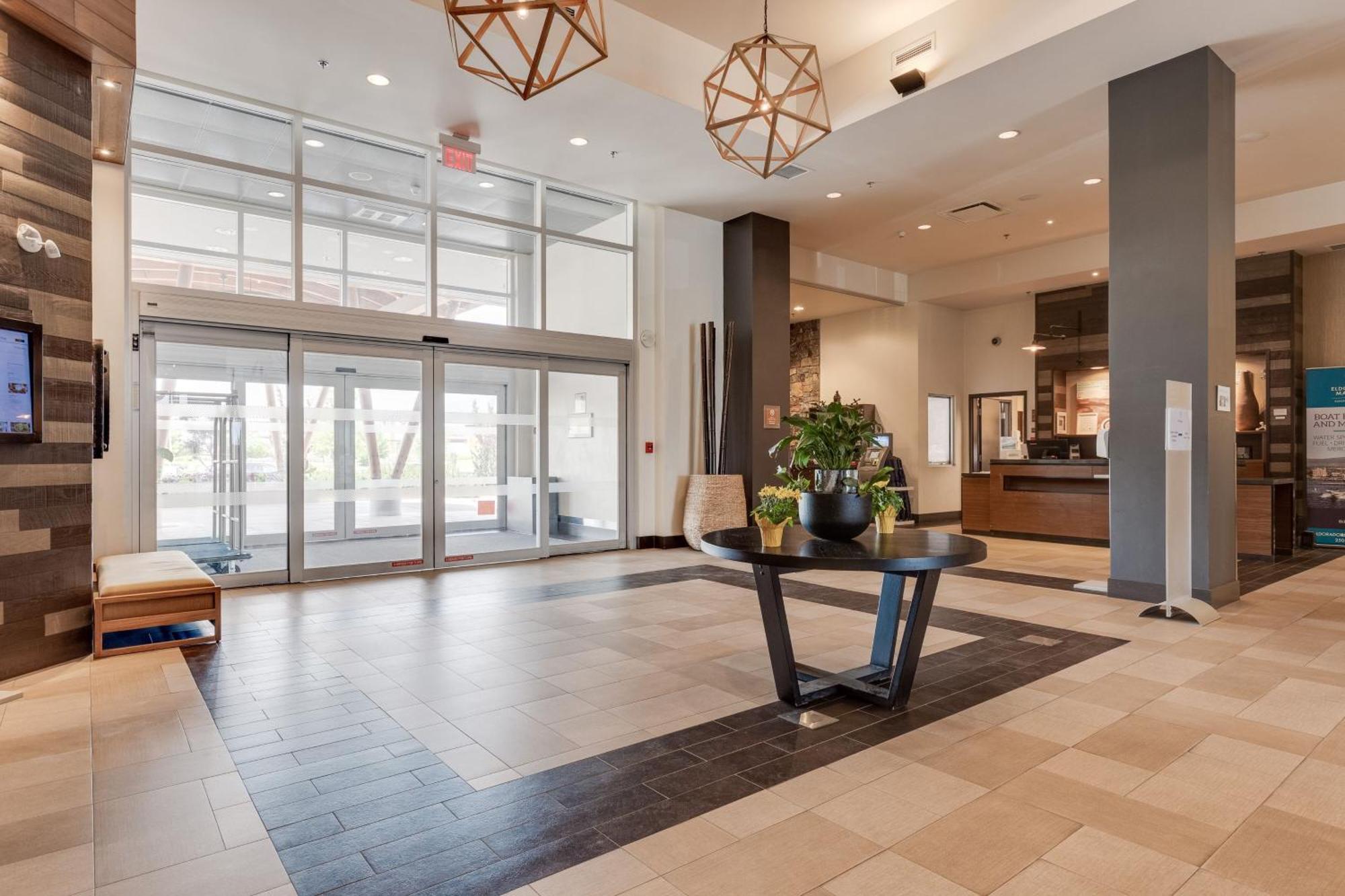 Four Points By Sheraton Kelowna Airport Buitenkant foto
